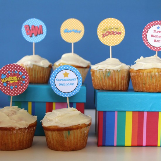 superhero_party_table_cupcakes